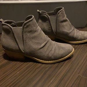 Report grey bootie